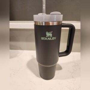 Stanley The Quencher H2.0 Flowstate Tumbler 30 OZ Branded Charcoal Dark Gray